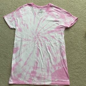 Fruit of the Loom pink Hand dyed size small vneck Tshirt in Great condition.